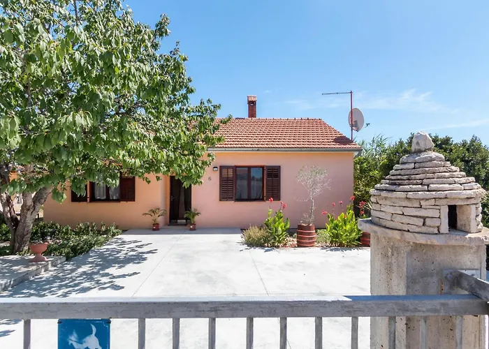 2 Bedroom Beautiful Home In Sikici