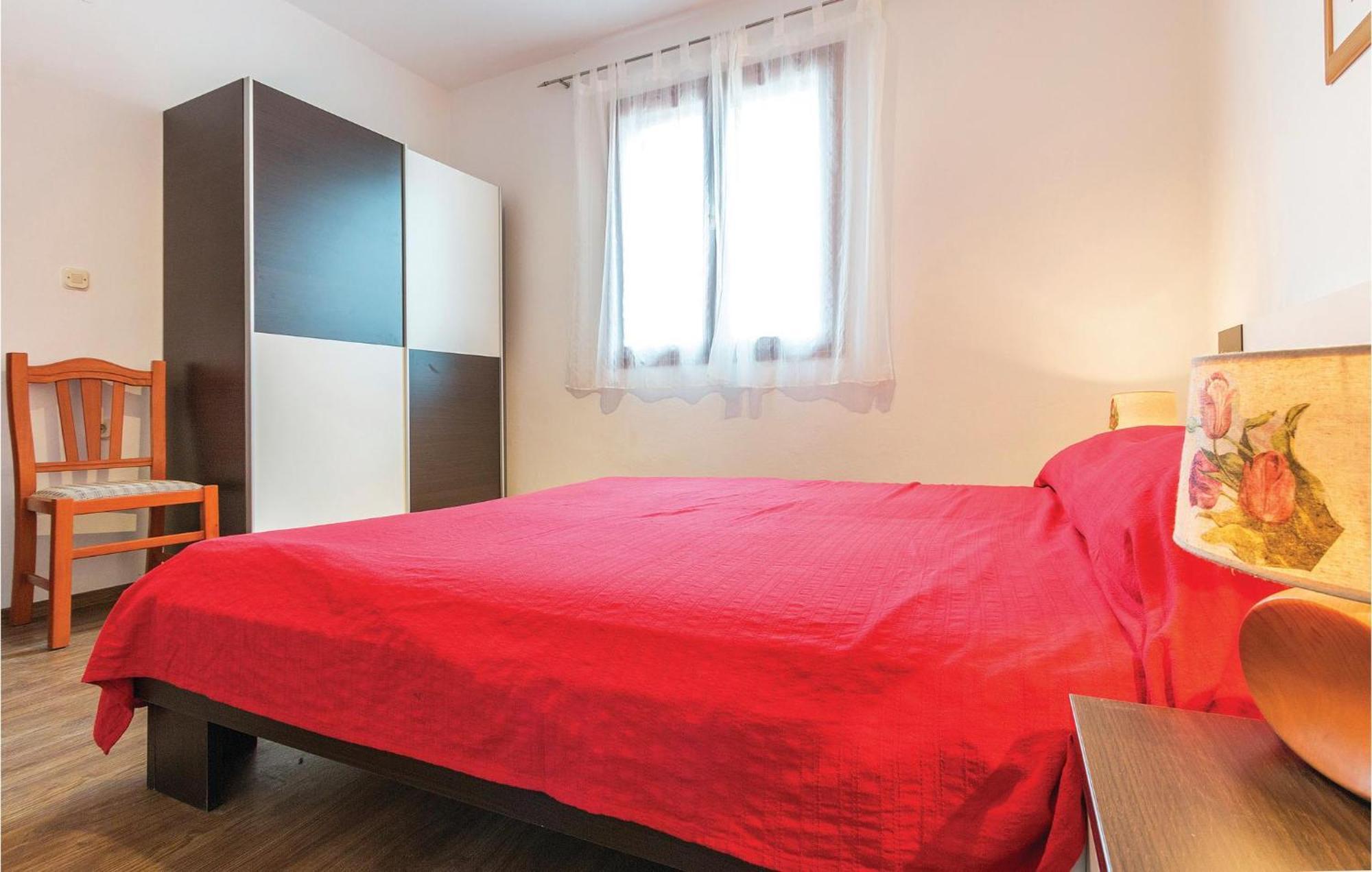 Vikendica 2 Bedroom Beautiful In Sikici Pula