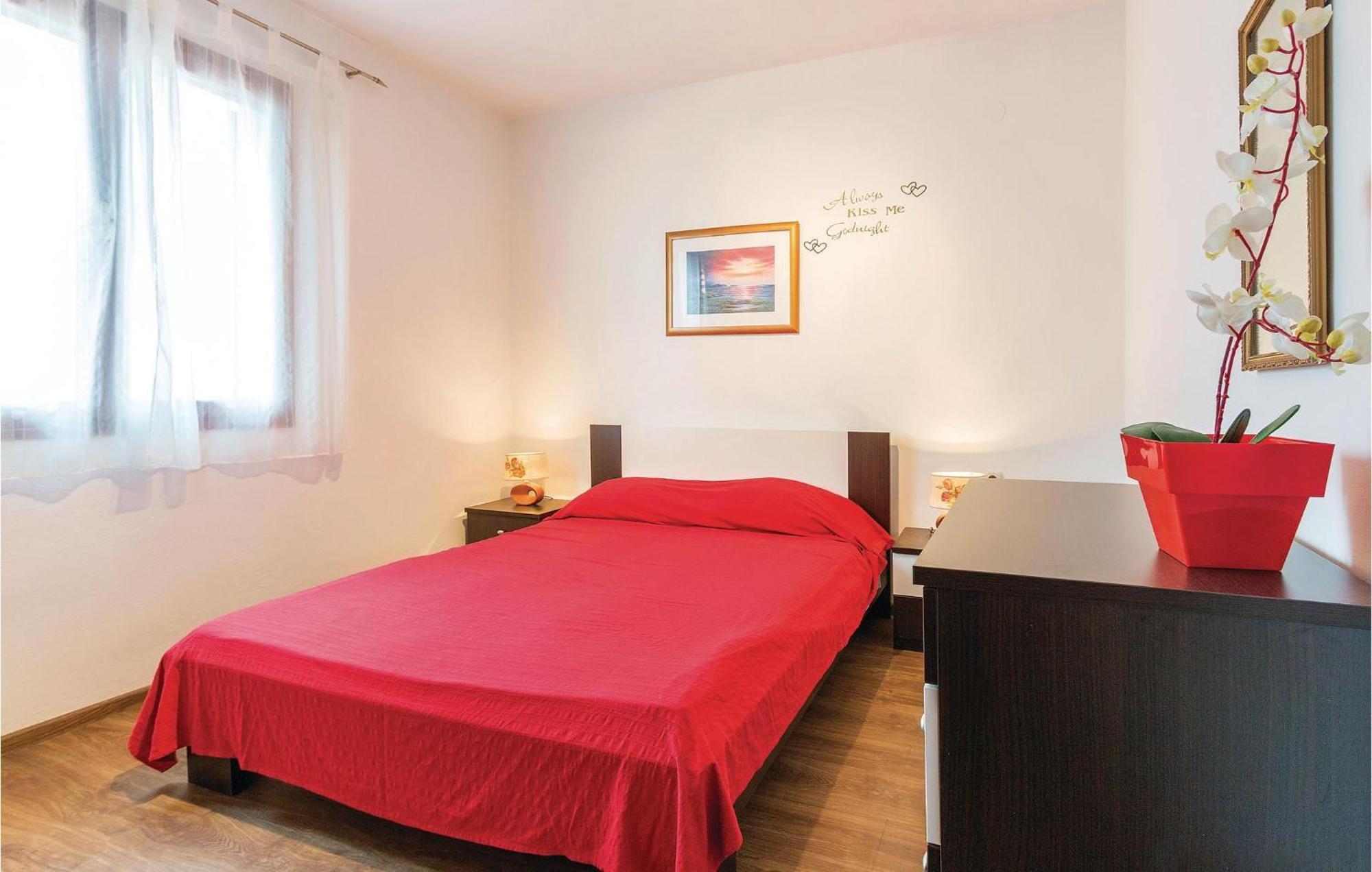 Vikendica 2 Bedroom Beautiful In Sikici